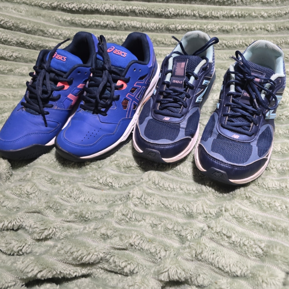 2 Pairs of Womens Sneakers